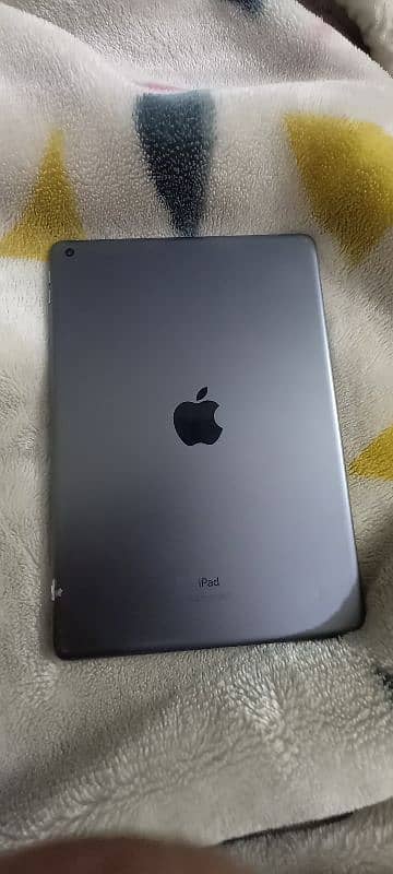 ipad 8th generation 128gb 10/10 condition 91% battery  health 3