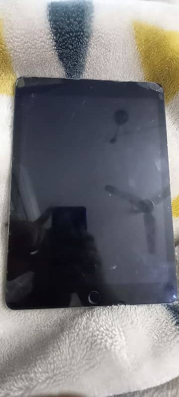 ipad 8th generation 128gb 10/10 condition 91% battery  health 4