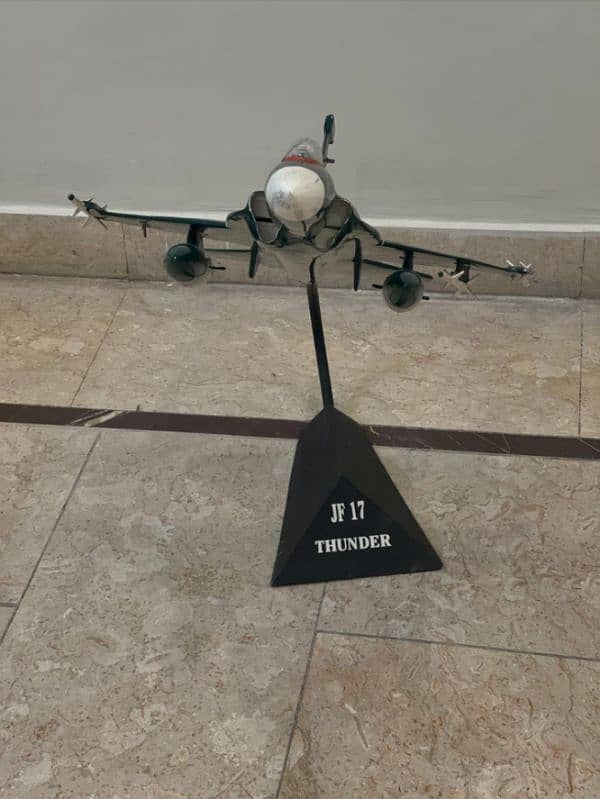 JF 17 thunder decoration piece for sale in very good condition 0