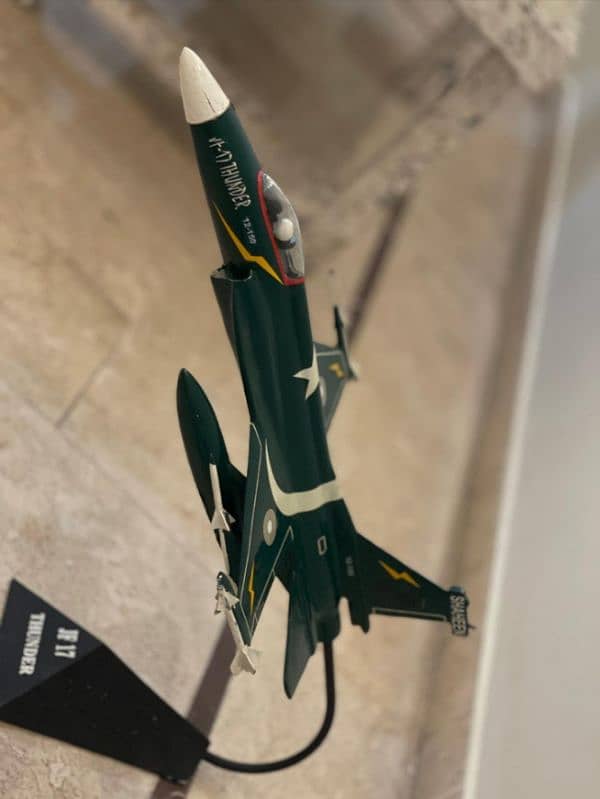 JF 17 thunder decoration piece for sale in very good condition 1