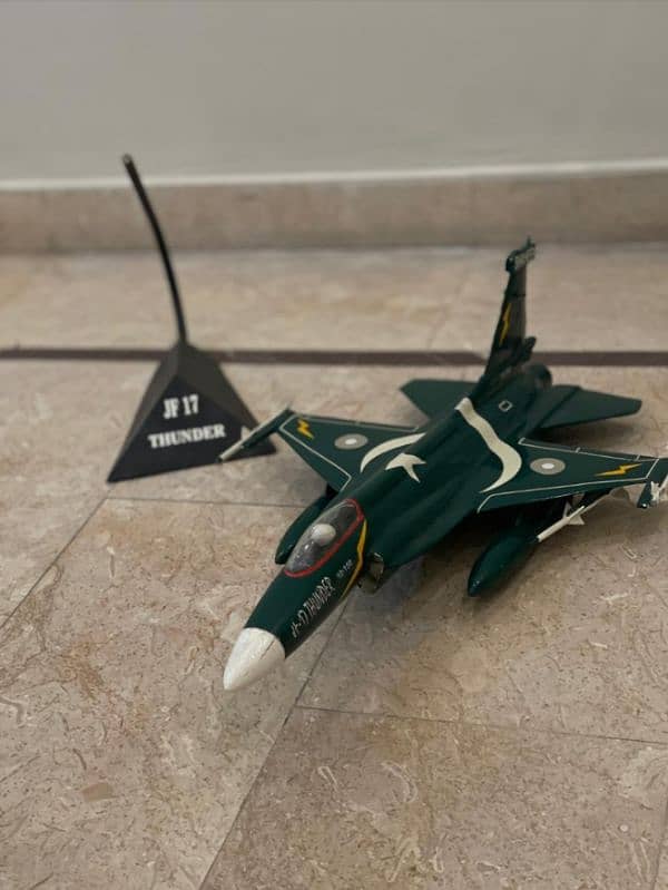 JF 17 thunder decoration piece for sale in very good condition 2