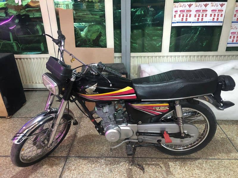 Honda 125 model 12 and CG 125 Very Good condition 1