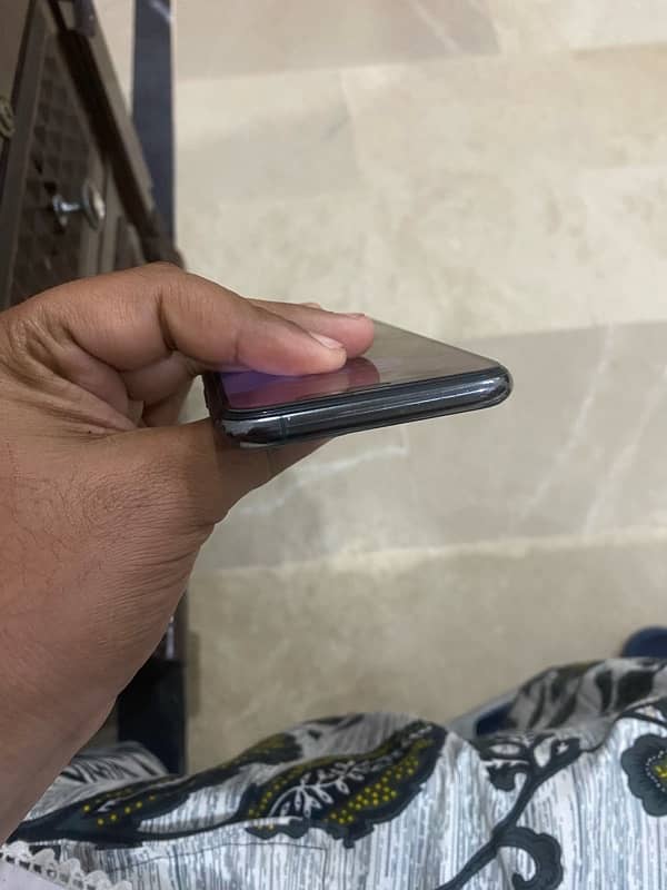 iphone 11pro pta proved with box 2