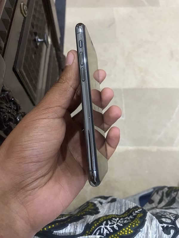 iphone 11pro pta proved with box 4