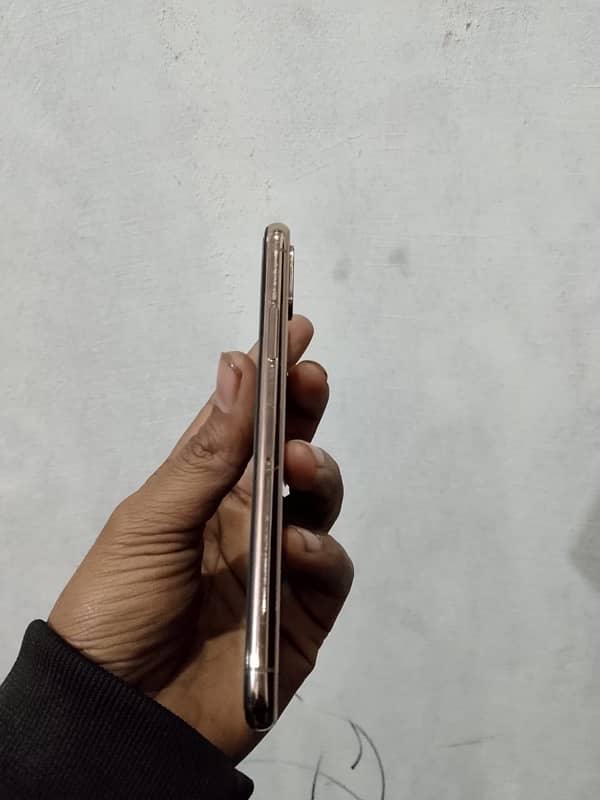 iPhone XS Golden non pta with box 5