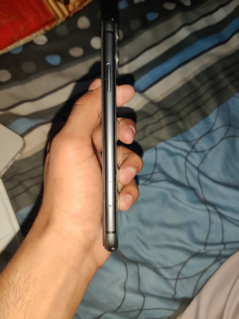 Apple iPhone 11 jv 0