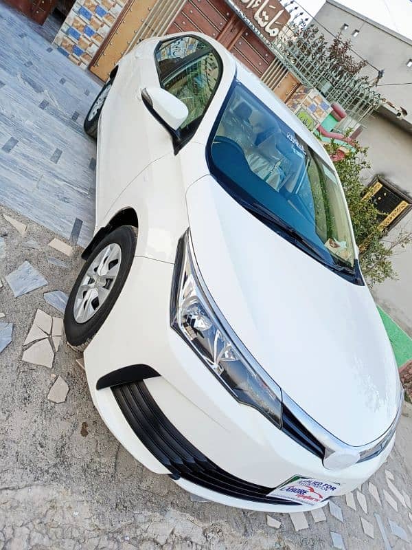 Toyota Corolla GLI 2019 super white colour 2