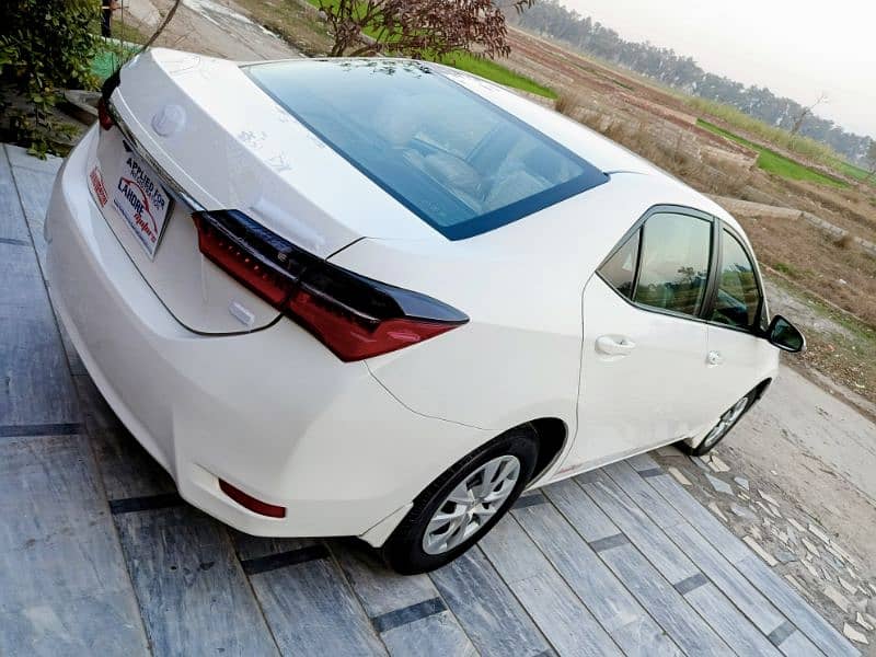 Toyota Corolla GLI 2019 super white colour 5