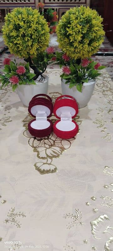 1 Basket Ring box in two different colors 2