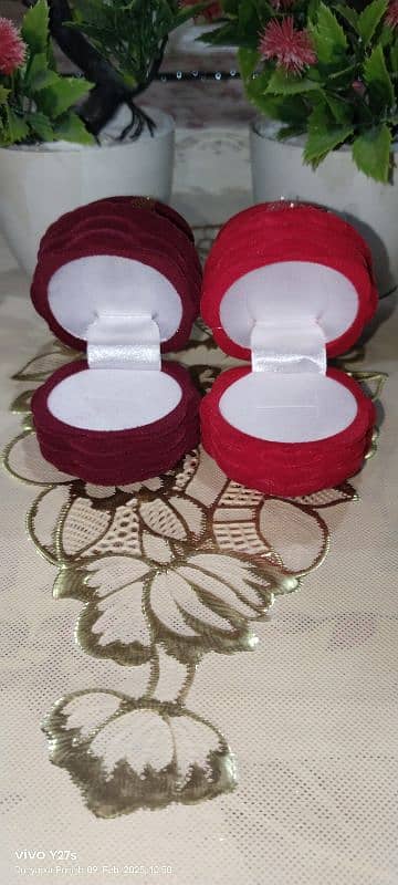 1 Basket Ring box in two different colors 3