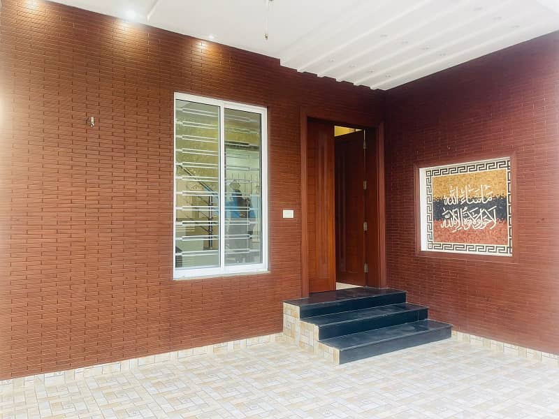 K BLOCK, 10 MARLA BRAND NEW HOUSE AVAIABLE FOR RENT 1