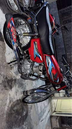 Honda 125 Red color