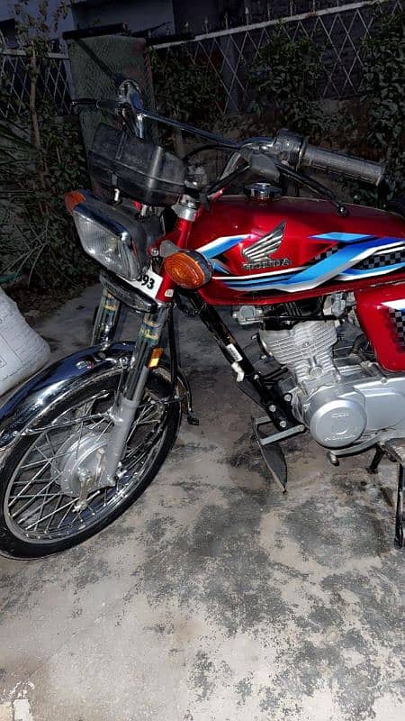 Honda 125 Red color 3