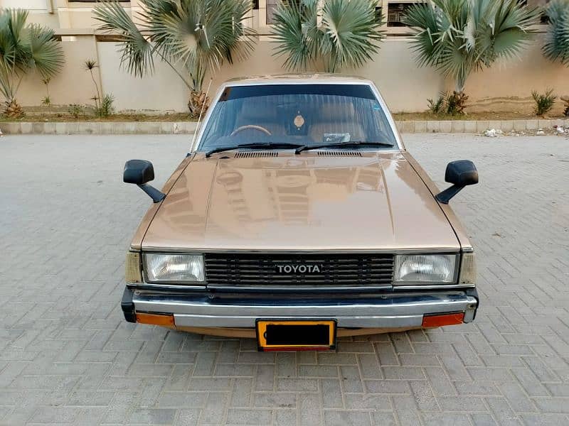 Toyota Corolla 1982 Dx Saloon Old is gold 0