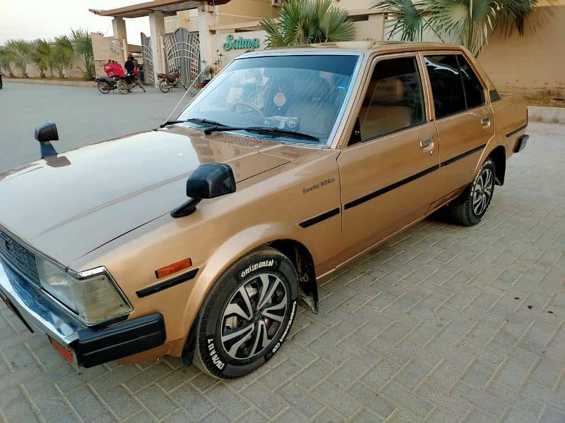 Toyota Corolla 1982 Dx Saloon Old is gold 1