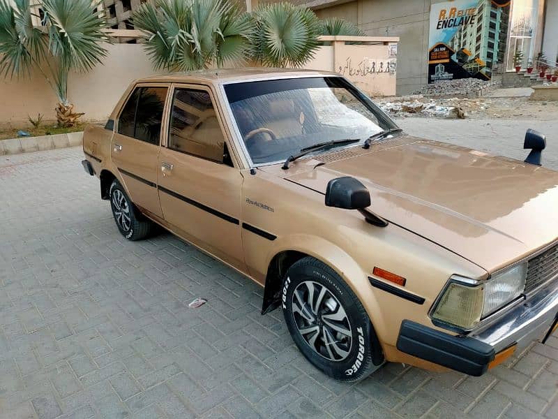 Toyota Corolla 1982 Dx Saloon Old is gold 2