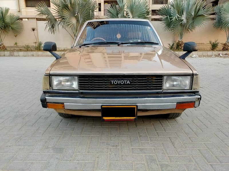 Toyota Corolla 1982 Dx Saloon Old is gold 3