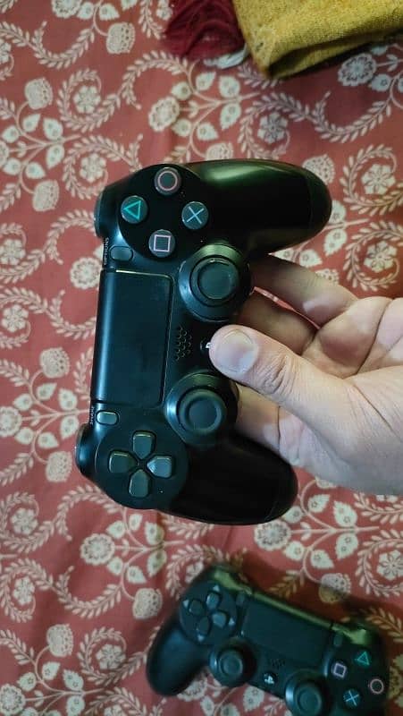 PS4 original gen 2 controllers 4