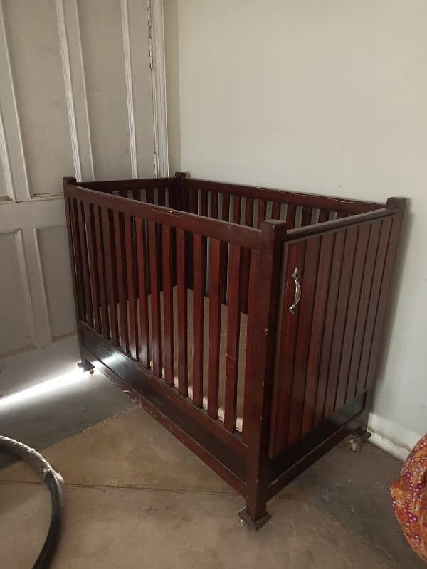 baby cot wooden 0