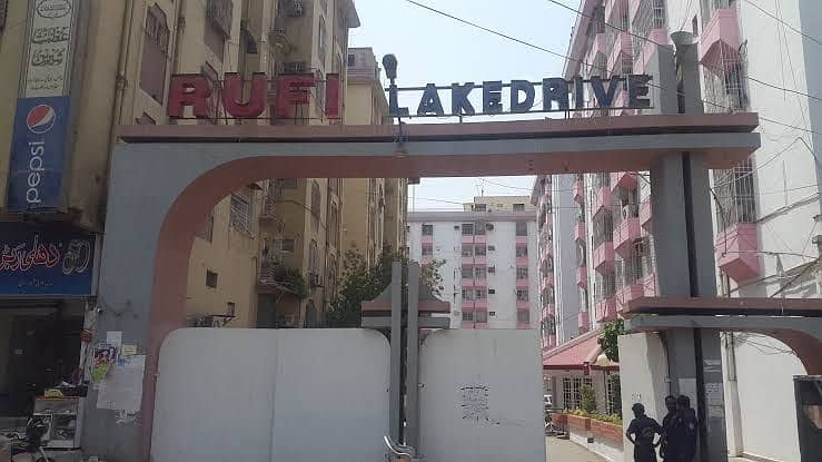 Main Road Corner 4 bed D/D 2400 sqft Flat Rufi Lake Drive 0