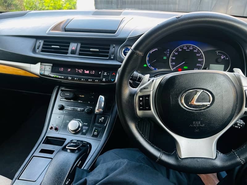 Lexus CT200h 2011 5