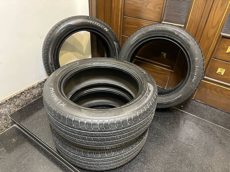 225/55/r18 komho tires 0