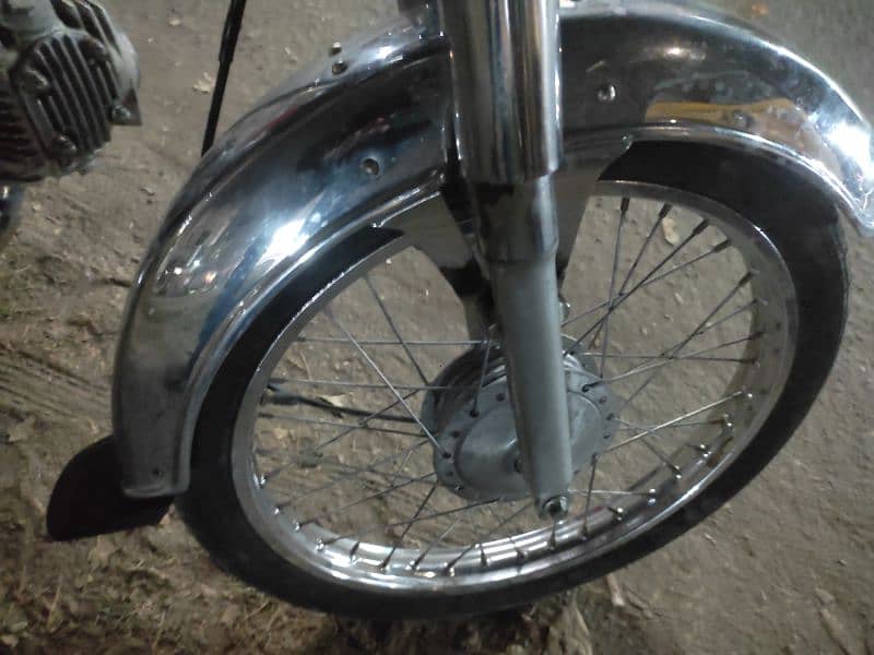 arjnt sale 22 modl nmbr 21mein Laga bike ok koi Kam ni hony wala 3