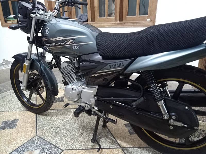 YAMAHA YB 125Z DX GRAY 2023 3