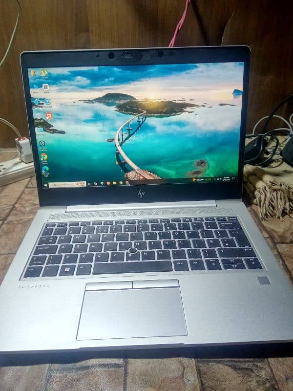 HP EliteBook 735 G5 Ryzen 5 Pro 2500u 8/256gb 0