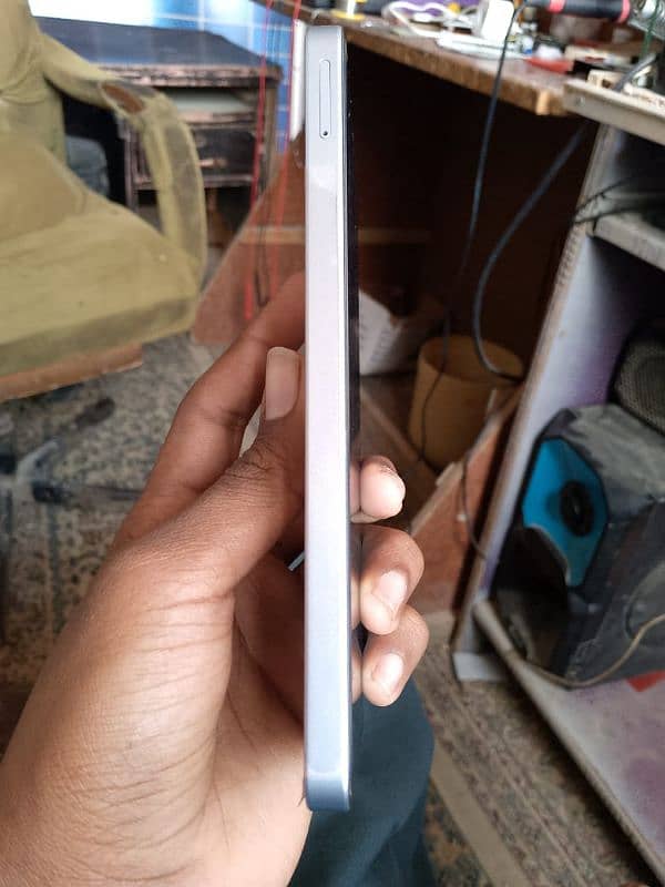 Samsung A06 10/10 for sale only 7 days use with box no charger 5