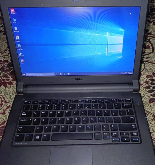 Dell Latitude 3350 0