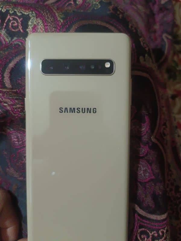 Samsung S10 5g condition 10by 10 ha Camry main 1 light c shade ha 5