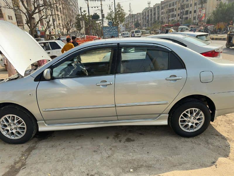 Toyota Corolla SE saloon automatic 9