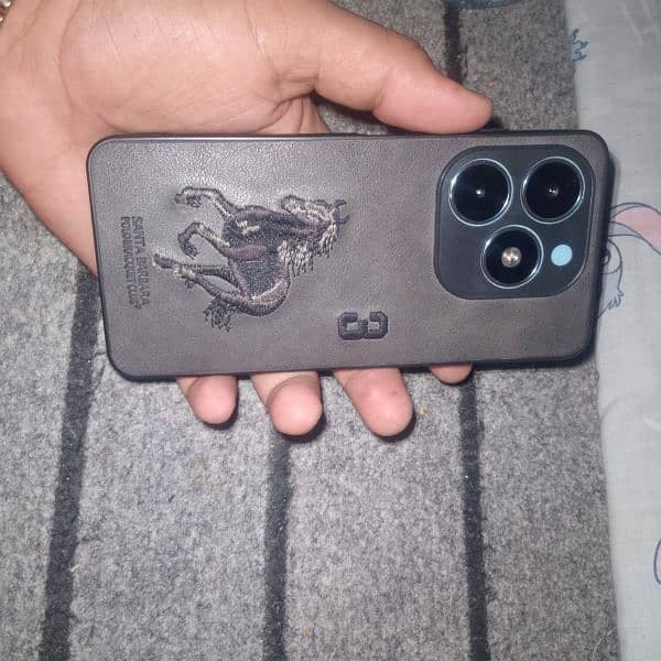 Tecno spark 20 for sale 8,256 gb 6