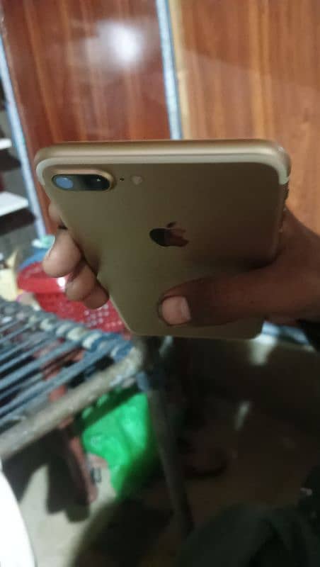 iPhone 7 plus in lush condition 2