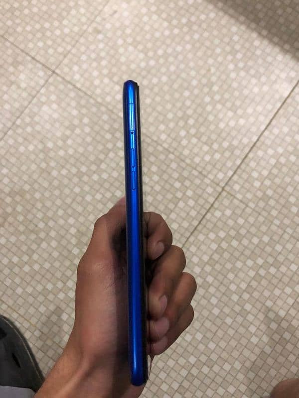 Realme 5 with box 4/64 dual sim 4