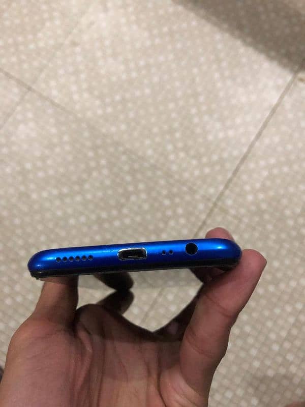 Realme 5 with box 4/64 dual sim 5