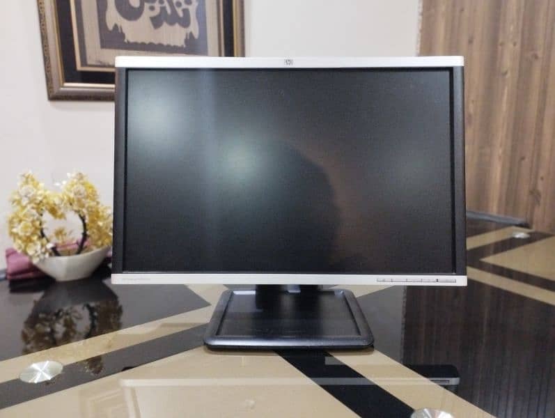 HP Compaq LA2405x 24" LED monitor 2