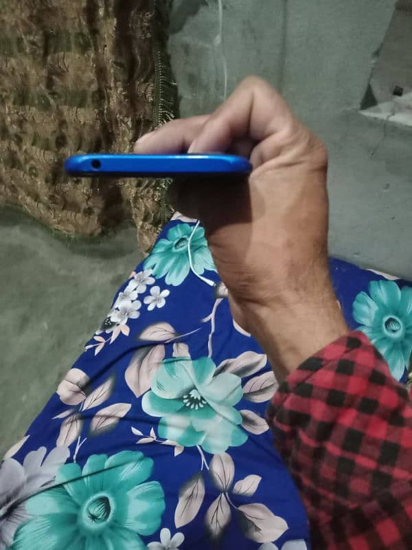 redmi 9C blue colour condition photo mein dekh sakte hain 3GB 64GB 2