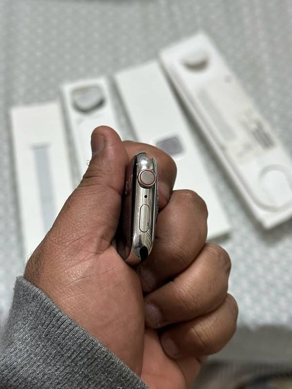 Apple watch Series 8 Stainless Steel 2