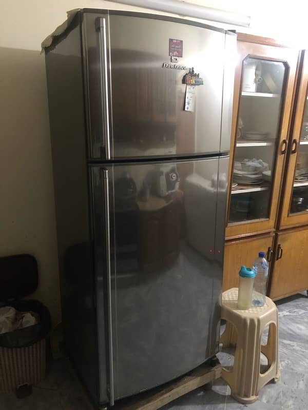 DAWLANCE 5 FEET 5 INCH FRIDGE 2