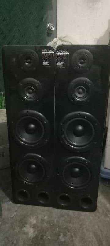 AKAI AMPLIFIER OR DOUBLE 6 INCH SPEAKER 1