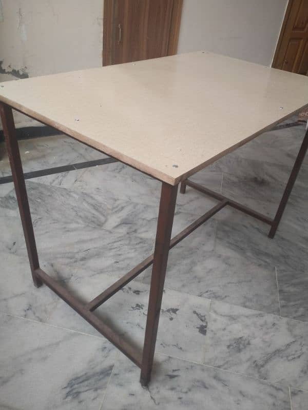 Table for computer 0