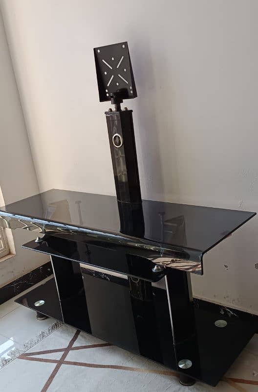 Glass TV table 4