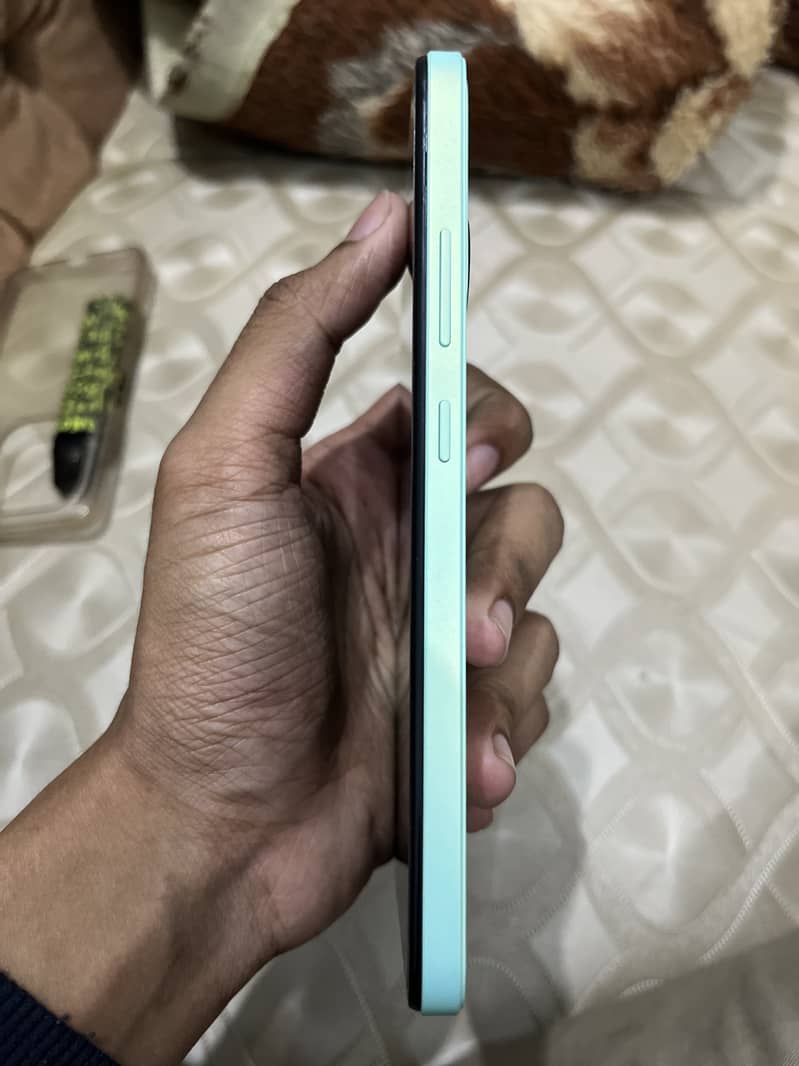 Infinix model X6516 urgent sell! Paise kaam krdunga! Thore bht 9