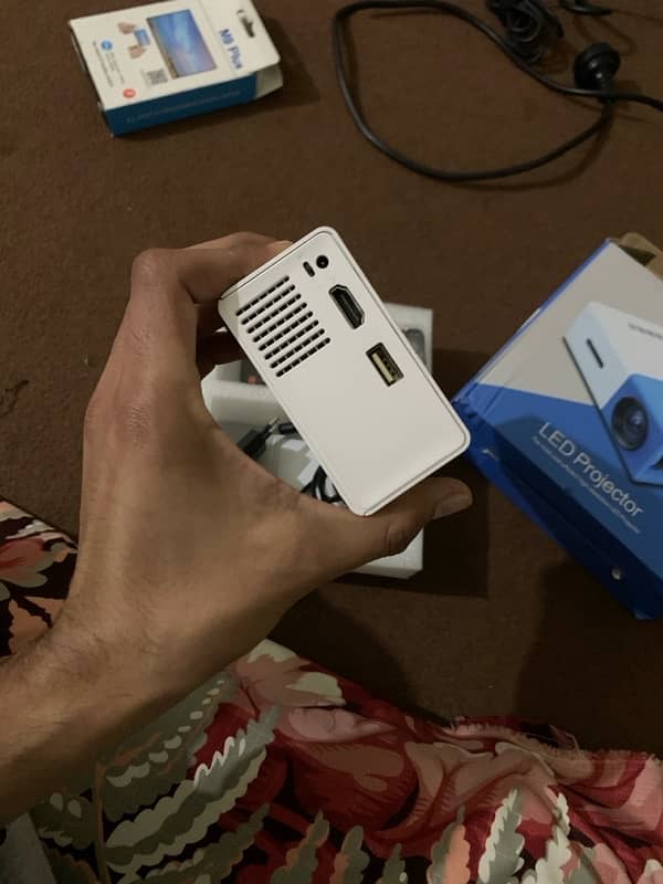 LED mini projector 2