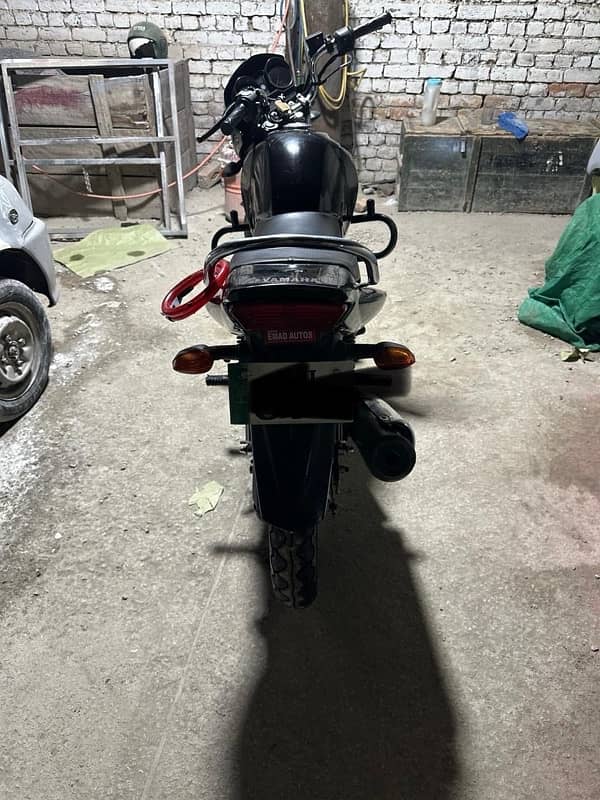 YAMAHA YBR 125 black color 2021 model 4