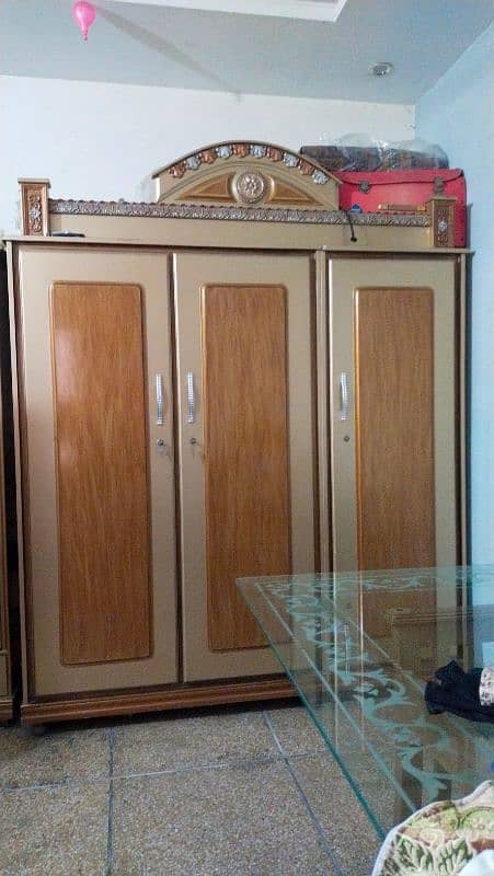 New Condition Wardrobe For sale in deco paint 1