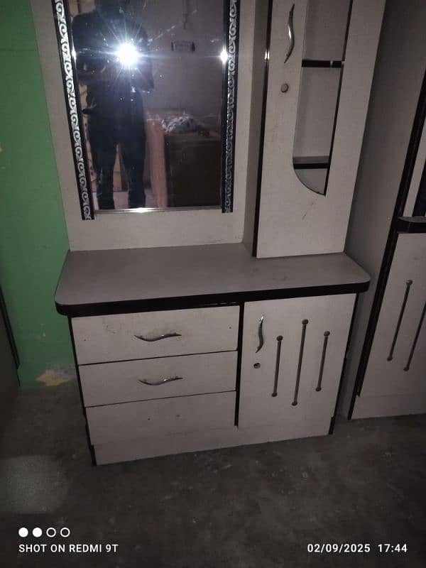 Bedroom Set available for Sale. 2