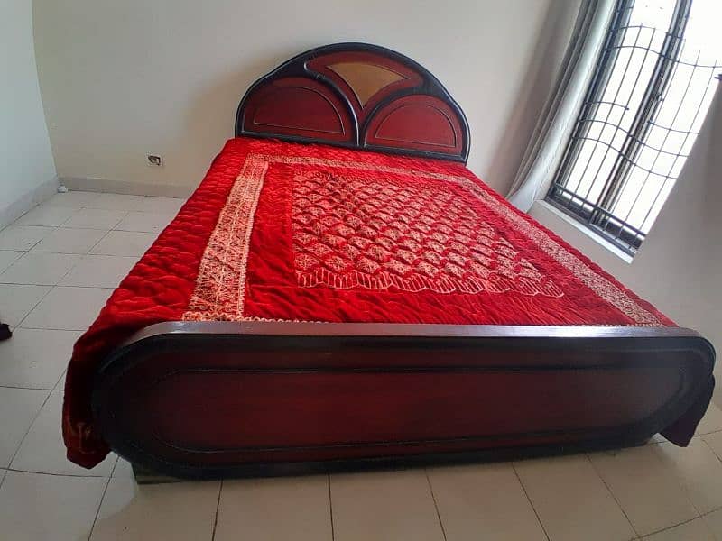 double wooden bed with or without metrs 2